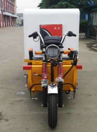 AKT600电动清运车 侧面